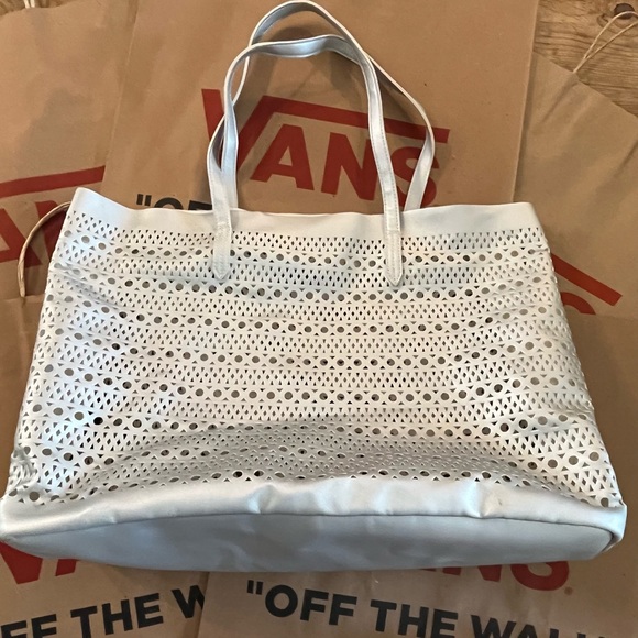 Tote - Picture 2 of 6